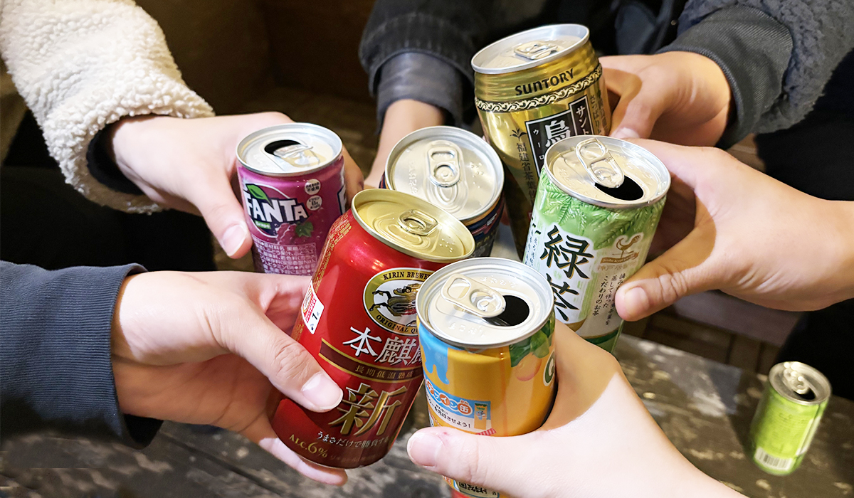 リバーサイド会場内で乾杯するイメージ