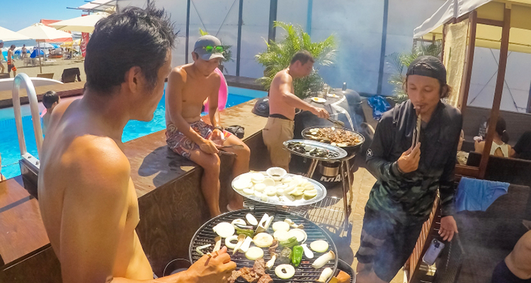 ちょっとヨットビーチハウスでのBBQの様子